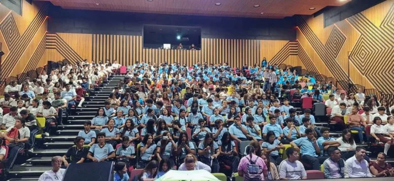 Estudiantes De Diversas Intituciones Educativas Asistieron A La Conferencia Sobre Suicidio - El Día De Michoacán