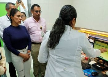 Roban llantas de contenedor en el ferrocarril