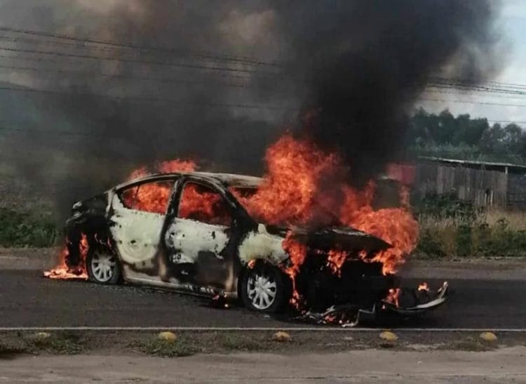 Incendian 2 Vehículos En La Carretera Tarímbaro-Álvaro Obregón 21 A Una Horas De Tomar Posesión Como Diputada Xóchitl Ruiz Sale Del Pri