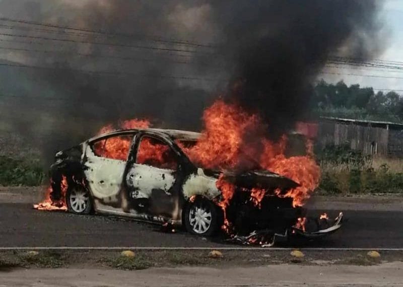 Incendian 2 vehiculos en la carretera Tarimbaro | El Día de Michoacán