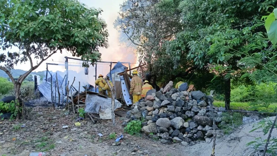 Incendio Consume Humilde Vivienda En Apatzingán 19 Incendio Consume Humilde Vivienda - El Día De Michoacán