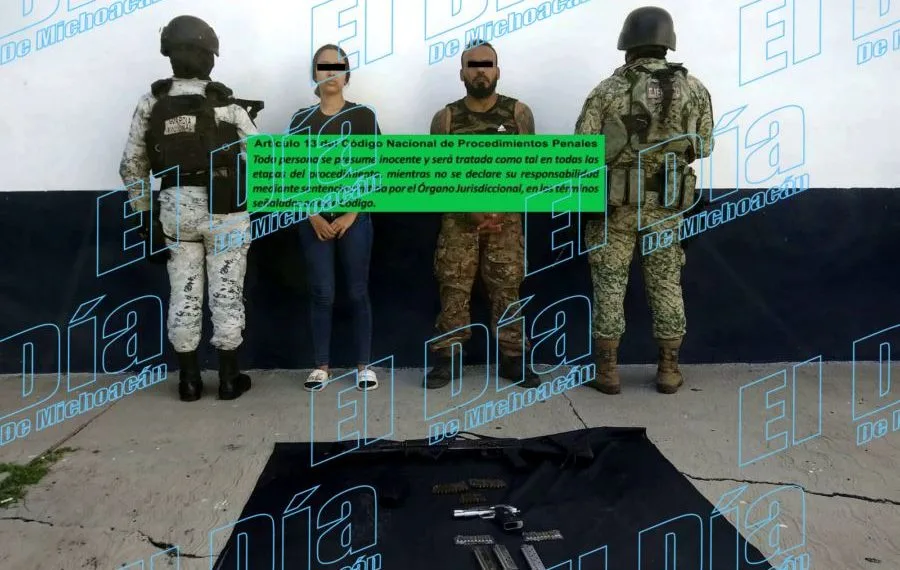 Detienen A Colombiano Y Su Pareja Con Armamento En Buenavista 19 Pareja Con Armas En Buenavista Uno Colombiano - El Día De Michoacán