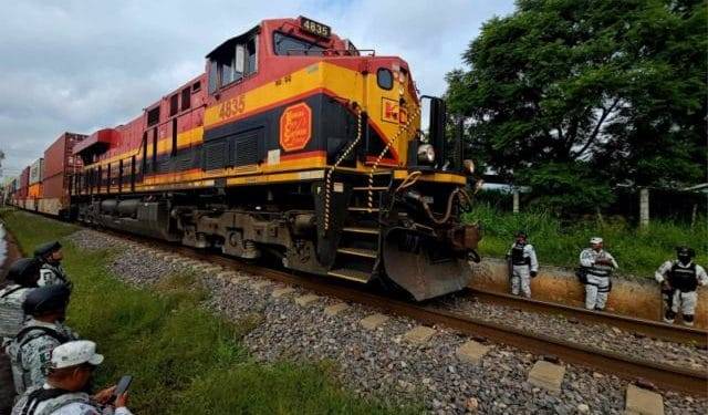 Roban llantas de contenedor en el ferrocarril