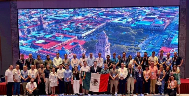 Viaja Líder De Canacintra De Apatzingán Con Alfonso Martínez A Promoción Comercial En China 21 Paciente Malherido En Volcadura Es Trasladado En Helicóptero De Coalcomán A Morelia