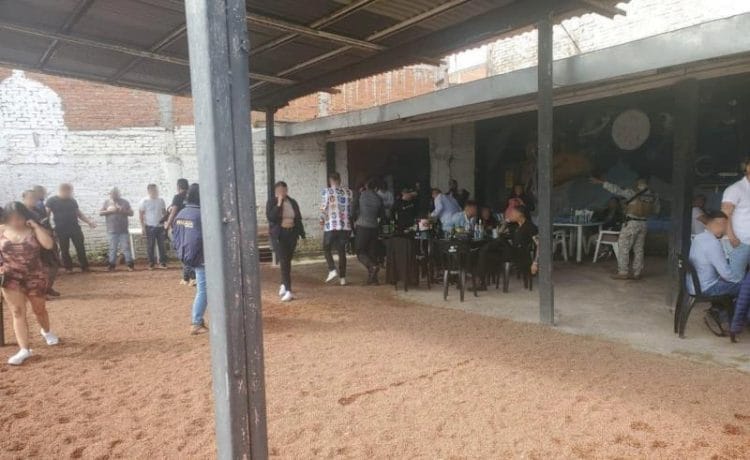 Catean Bar En Morelia, Aseguran Narcóticos Y Detienen A Tres 21 Catean Bar En Morelia, Aseguran Narcóticos Y Detienen A Tres