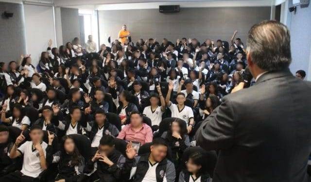 Imparte FGE charlas de prevención de adicciones a estudiantes de Morelia