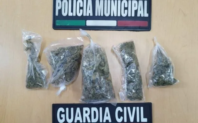 Policías Detienen A Dos Con Droga Y Recuperan 2 Motocicletas Robadas En Zamora