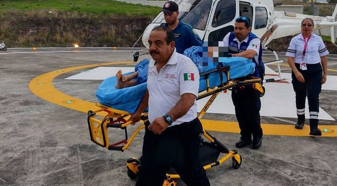Trasladar en helicóptero a él joven sobreviviente del atentado en la Gasolinera Torres el pasado sábado en Apatzingán