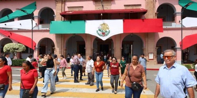 Coordina Protección Civil de Apatzingán, simulacros por Sismo en varias Dependencia del Municipio
