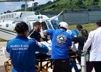 Paciente Malherido En Volcadura Es Trasladado En Helicóptero De Coalcomán A Morelia