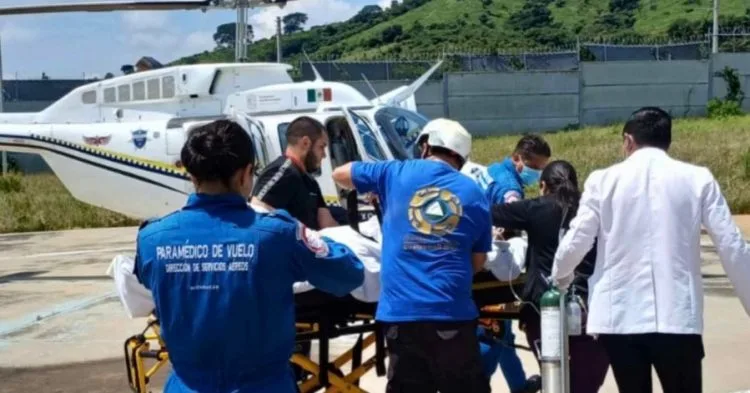Paciente Malherido En Volcadura Es Trasladado En Helicóptero De Coalcomán A Morelia 20 Paciente Malherido En Volcadura Es Trasladado En Helicóptero De Coalcomán A Morelia