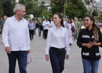 Bedolla informa a Sheinbaum afectaciones por huracán John