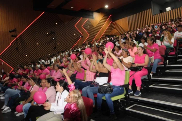 Asiste Representación De Apatzinguenses A Entrega De Premios De La Juventud Michoacán