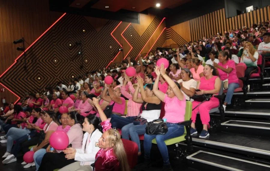 Con Una Emotiva Marcha Y Conferencia Conmemoran Día Contra El Cáncer De Mama