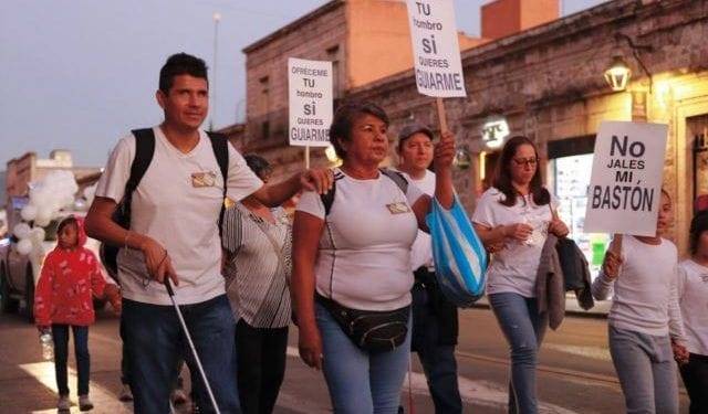Entrega Secretaria del Bienestar bastones - El día de Michoacán