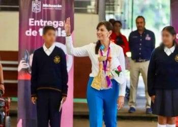 Activista Heydi León recibe Premio Michoacano del Orgullo por defensa de las mujeres trans