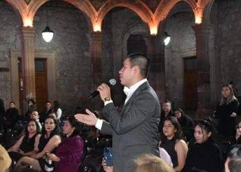 Asiste representación de Apatzinguenses a entrega de premios de la Juventud Michoacán
