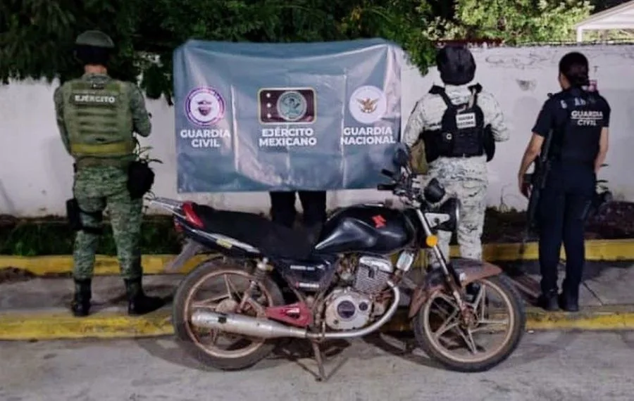 En Apatzingán, Detienen A Un Menor De Edad En Una Motocicleta Con Reporte De Robo