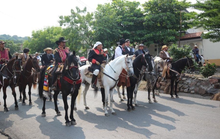 Representan cabalgata de Morelos de Apatzingan | El Día de Michoacán