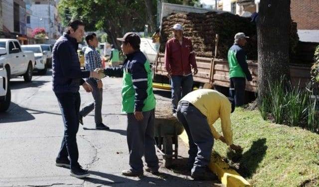 Supervisa Alfonso Martínez Bacheo, poda de áreas verdes y clareo de luminarias en Morelia 1 Supervisa Alfonso Martinez - El día de Michoacán