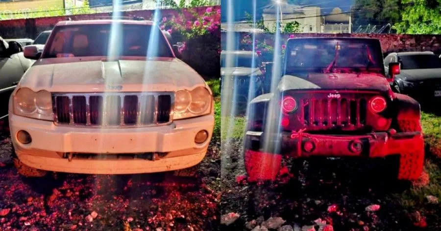 Aseguran Camionetas En La Meza De Apatzingán; Una Con Reporte De Robo Y La Otra Con Blindaje De Fabrica 19 Aseguran Camionetas En La Meza De Apatzingán; Una Con Reporte De Robo Y La Otra Con Blindaje De Fabrica