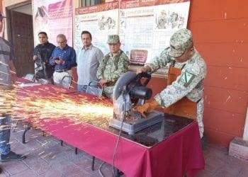 Ejército Mexicano y municipios de Parácuaro y Múgica  canjean y destruyen Armas a cambio de dinero «Por un México libre de violencia» «Desarma tu hogar»