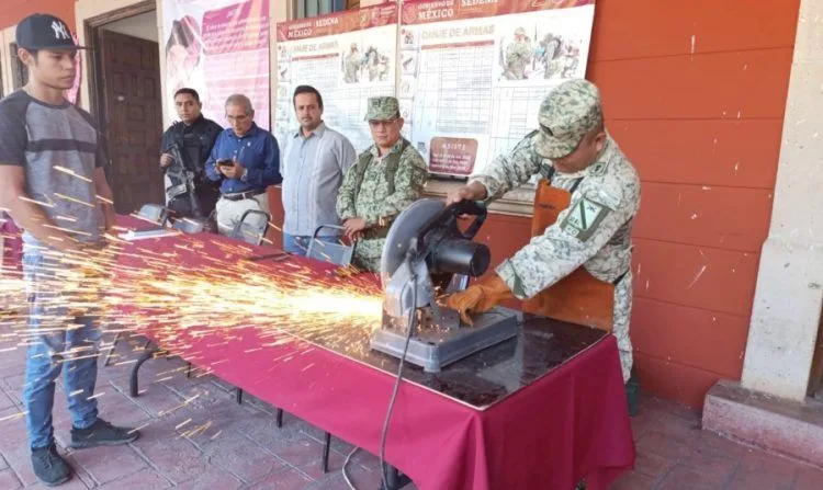 Ejército Mexicano Y Municipios De Parácuaro Y Múgica Canjean Y Destruyen Armas A Cambio De Dinero &Quot;Por Un México Libre De Violencia&Quot; &Quot;Desarma Tu Hogar&Quot; 21 Ejército Mexicano Y Municipios De Parácuaro Y Múgica Canjean Y Destruyen Armas A Cambio De Dinero «Por Un México Libre De Violencia» «Desarma Tu Hogar»
