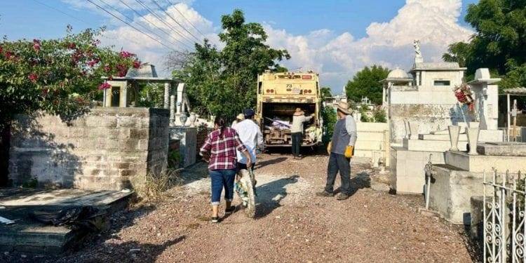 Inicia Gobierno de Buenavista descacharrización en el panteón municipal 1 Menor cortador de aguacate muere electrocutado en Peribán