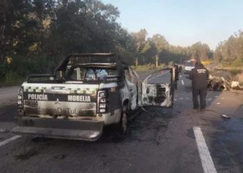 Normalistas Incendian Patrulla De Policia Morelia - El Día De Michoacán