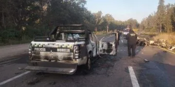 Normalistas Incendian Patrulla De Policia Morelia - El Día De Michoacán