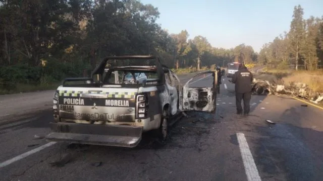 Presuntos Normalistas Incendian Patrulla De Policía Morelia Y Otros Dos Vehículos; Hay 2 Detenidos 22 Presuntos Normalistas Incendian Patrulla De Policía Morelia Y Otros Dos Vehículos; Hay 2 Detenidos