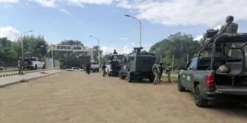 Renovación Tecnológica En Escuelas De Michoacán Beneficiará A 65 Mil Estudiantes: Bedolla