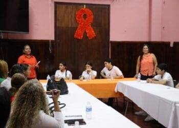 En Apatzingán, Imparten conferencia en el Día Naranja