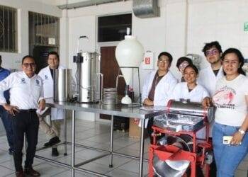Entrega Fidel Báez, equipamiento a laboratorios de Alimentos y Química para el TecNM Campus Apatzingán