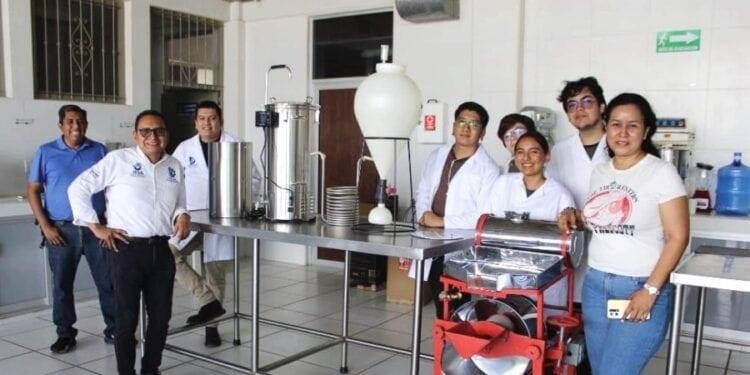 Entrega Fidel Báez, equipamiento a laboratorios de Alimentos y Química para el TecNM Campus Apatzingán
