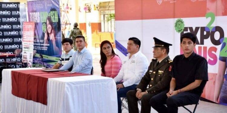 Mil 500 alumnos visitaron la ExpoUnis 2024, en Apatzingán 1 Encienden la monumental Catrina en Apatzingán