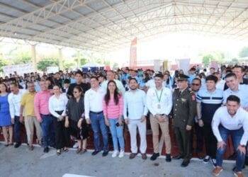 Con atractiva oferta educativa se desarrolla la ExpoUni2024