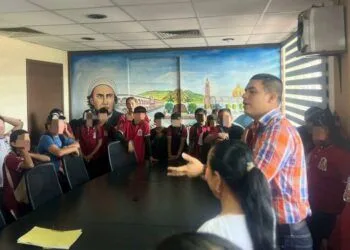 Hugo Molina Regidor De Educación Del Ayuntamiento De Apatzingán, Dialoga Con Alumnos De Educación Básica 24 Arrancan Mesas De Trabajo Del Plan Municipal De Desarrollo De Morelia 2024-2027