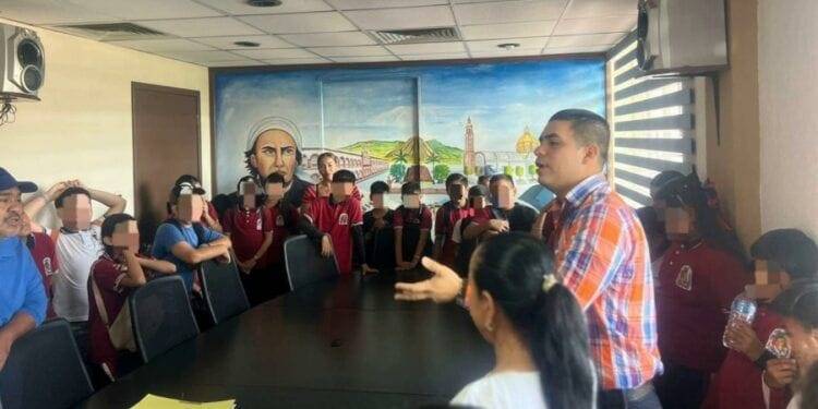 Hugo Molina regidor de Educación del Ayuntamiento de Apatzingán, Dialoga con alumnos de Educación Básica 1 Arrancan mesas de trabajo del Plan Municipal de Desarrollo de Morelia 2024-2027