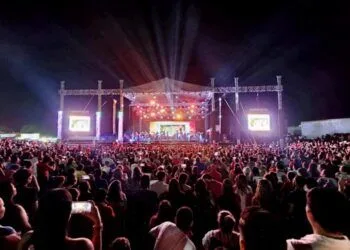 Encienden La Monumental Catrina En Apatzingán