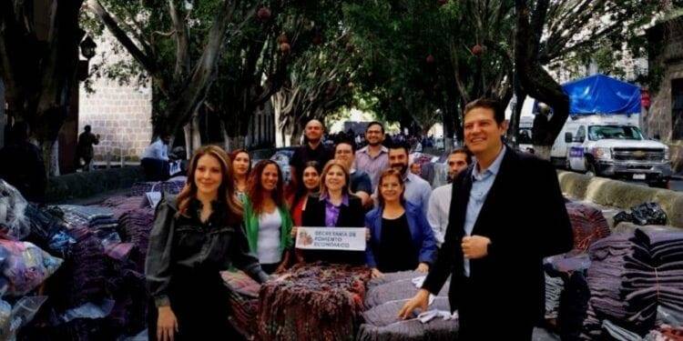 Renovación tecnológica en escuelas de Michoacán beneficiará a 65 mil estudiantes: Bedolla