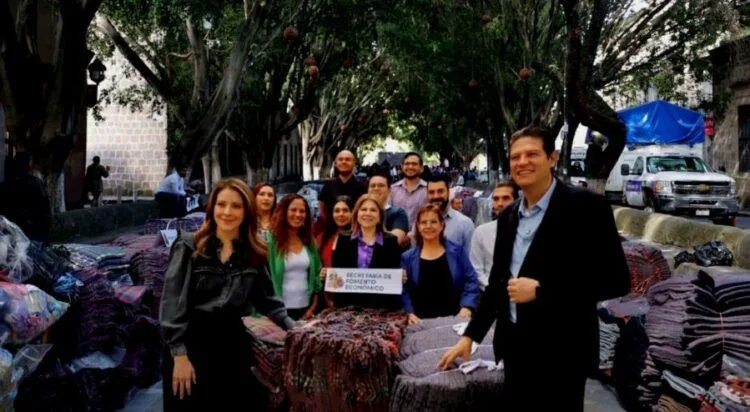 Alfonso Martínez Y Paola Delgadillo Llevarán Abrigo A Miles De Familias Morelianas 21 Renovación Tecnológica En Escuelas De Michoacán Beneficiará A 65 Mil Estudiantes: Bedolla