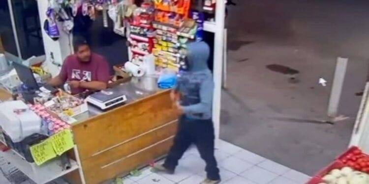 Asalto armado a “Super Cacho”; ladrón se lleva más 15 mil pesos