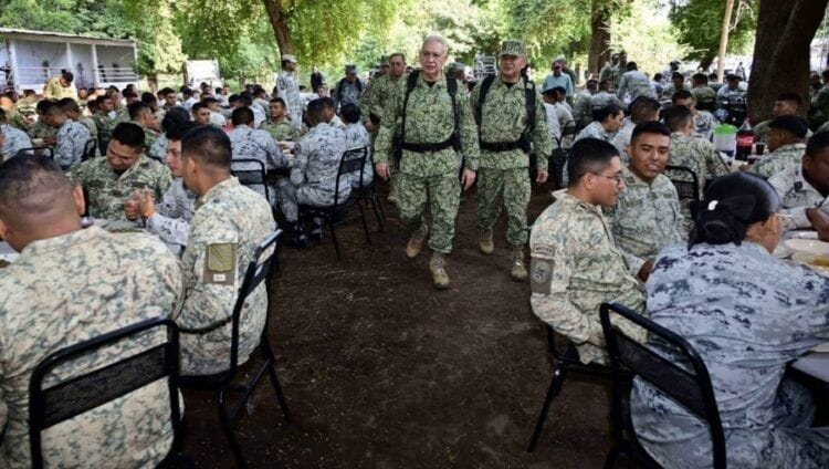 Supervisa Secretario De La Defensa Nacional Ricardo Trevilla Trejo, Trabajos Realizados Para Garantizar La Libre Producción Y Comercialización De Limón En Apatzingán 22 Tractocamión Se Sale De La Carpeta Asfáltica En La Siglo Xxi