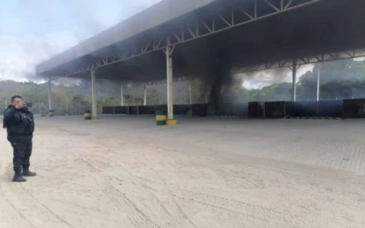 Extraño Conato De Incendio Del Acopio Limonero De Las Colonias De Apatzingán (Video) 21 Renovación Tecnológica En Escuelas De Michoacán Beneficiará A 65 Mil Estudiantes: Bedolla