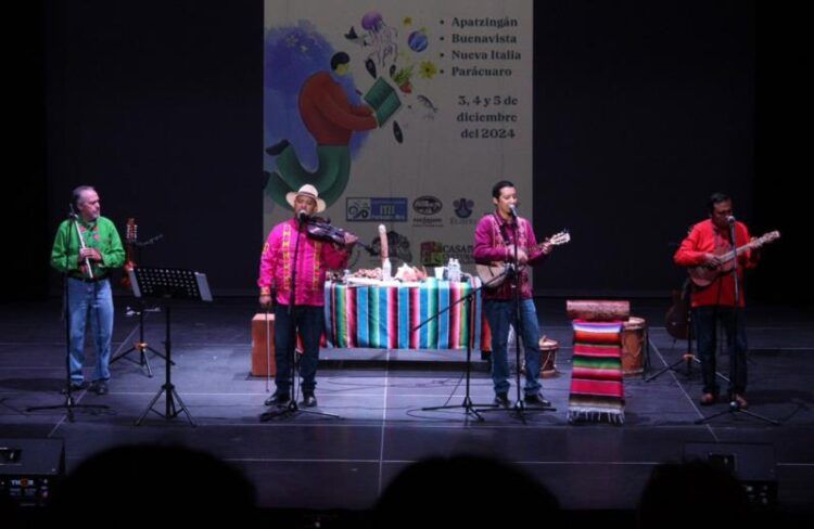 Con Éxito Se Presenta Bola Suriana En Apatzingán