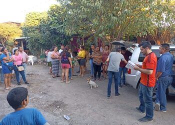 César Alan Silva Martínez, Recorre Colonias Populares De Apatzingán Entregando Pollo, Carne Para La Cena De Fin De Año Y Juguetes Para Los Pequeños