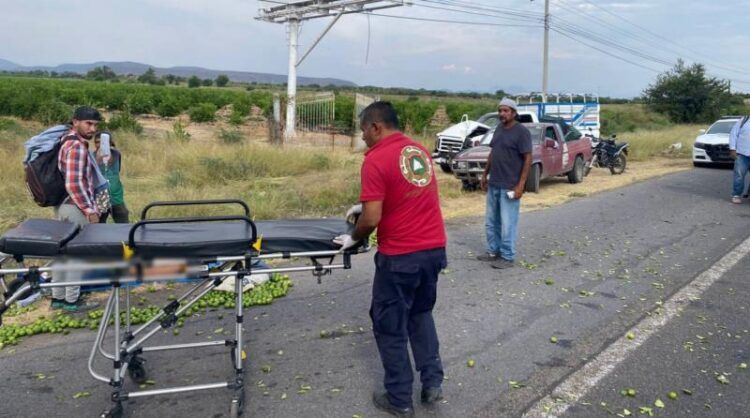 Choque Entre Dos Camionetas, Deja 4 Cortadores De Limón Heridos