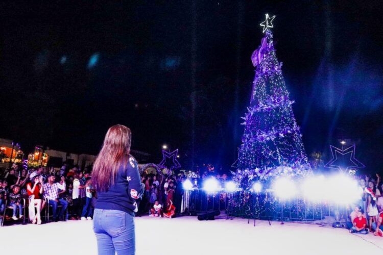 Árbol Navideño En Apatzingán  Se Celebra Con Unión Y Esperanza: Fanny Arreola 22 Árbol Navideño En Apatzingán  Se Celebra Con Unión Y Esperanza: Fanny Arreola