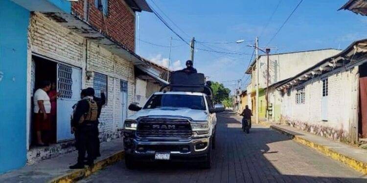 Falsos rumores de enfrentamiento movilizan operativos policiacos en Parácuaro